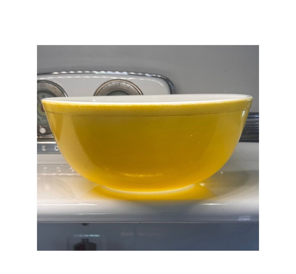 Vintage Pyrex Yellow Mixing Bowl 4 Qt 404 Primary Color Milk Glass 10.5" Large